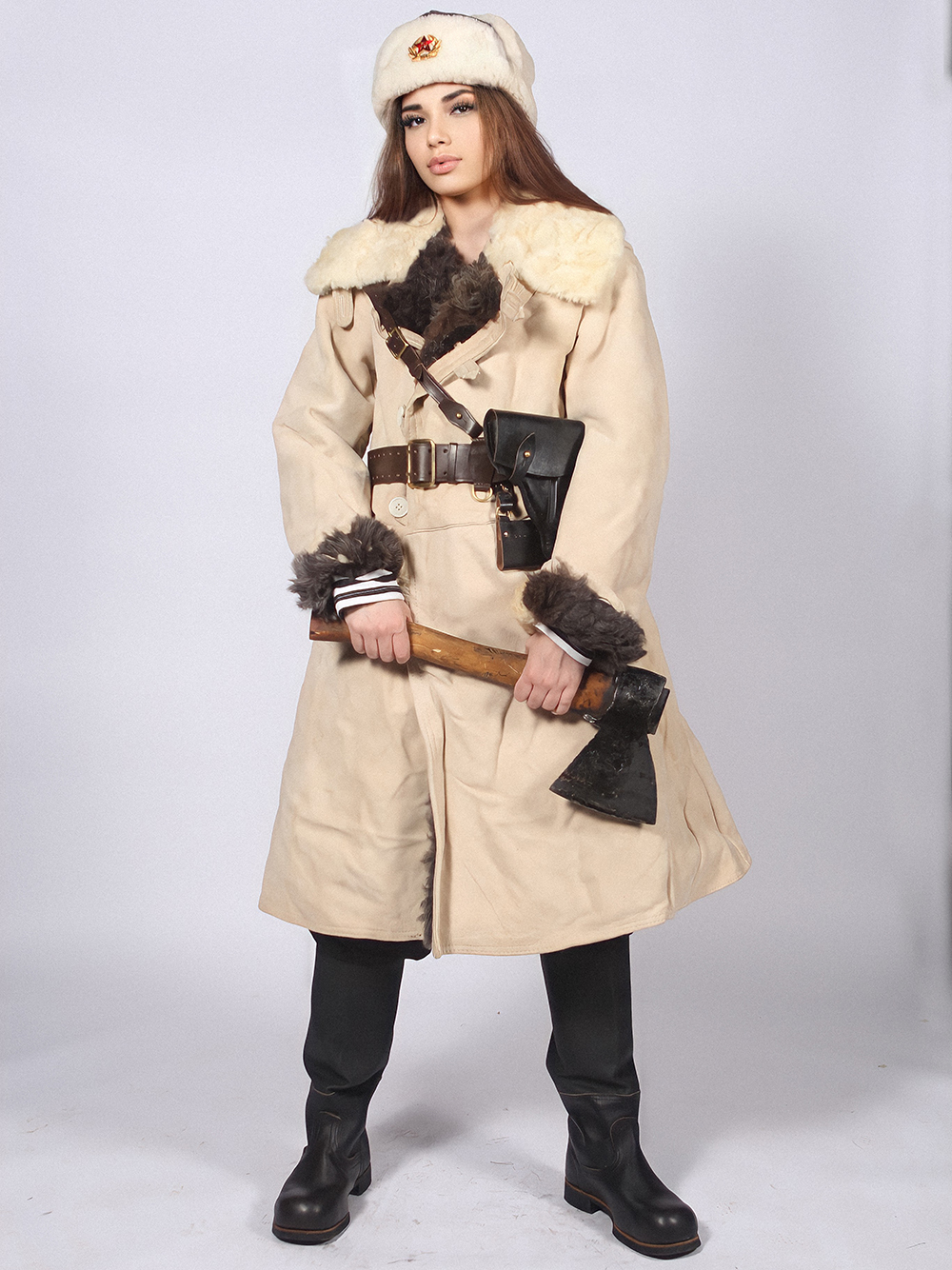 Тулуп армейский постовой караульный до колен (бекеша) белого цвета с тёмным мехом